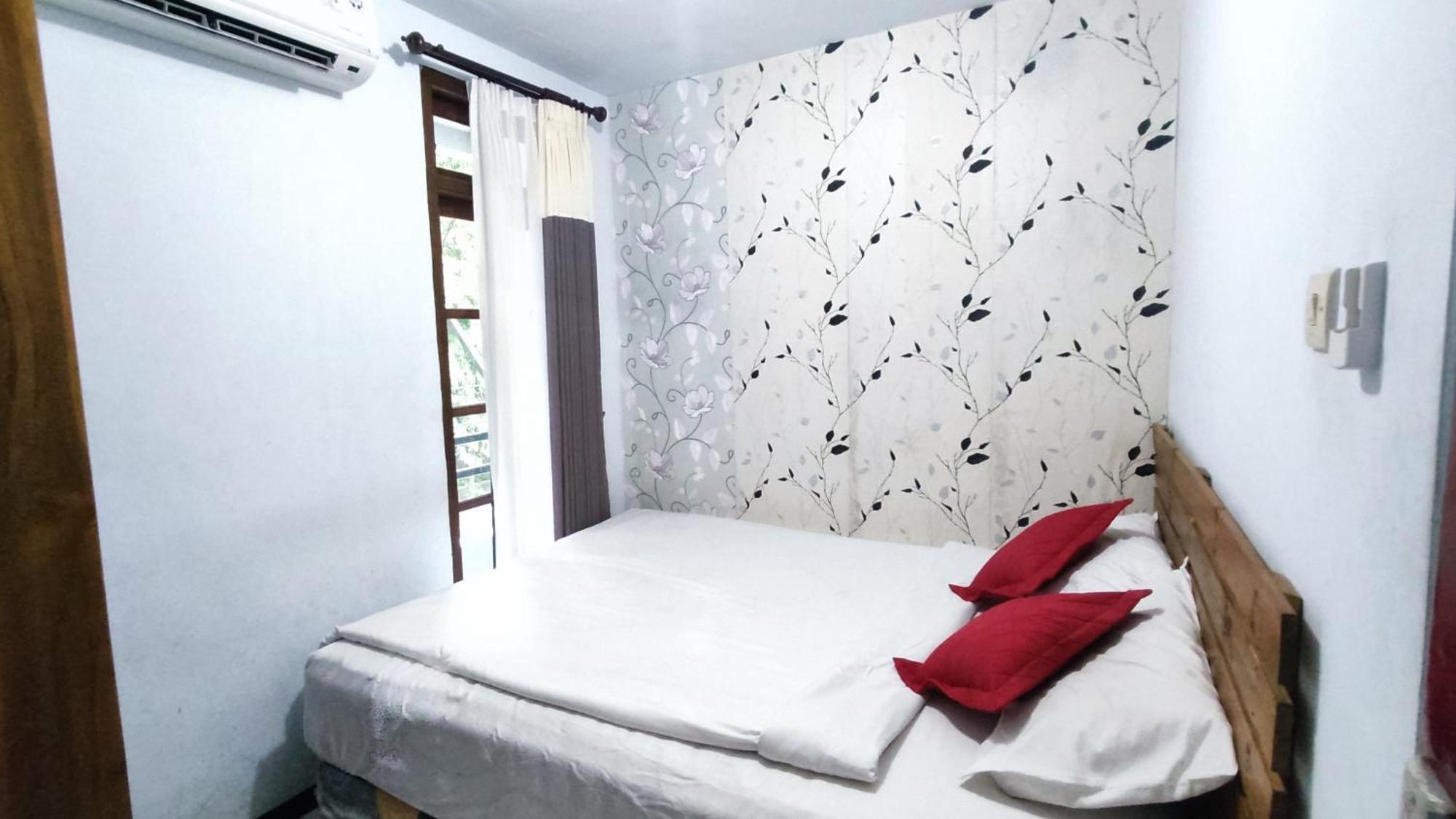 Velodrome Family House Syariah Hotel Ngadipuro ภายนอก รูปภาพ